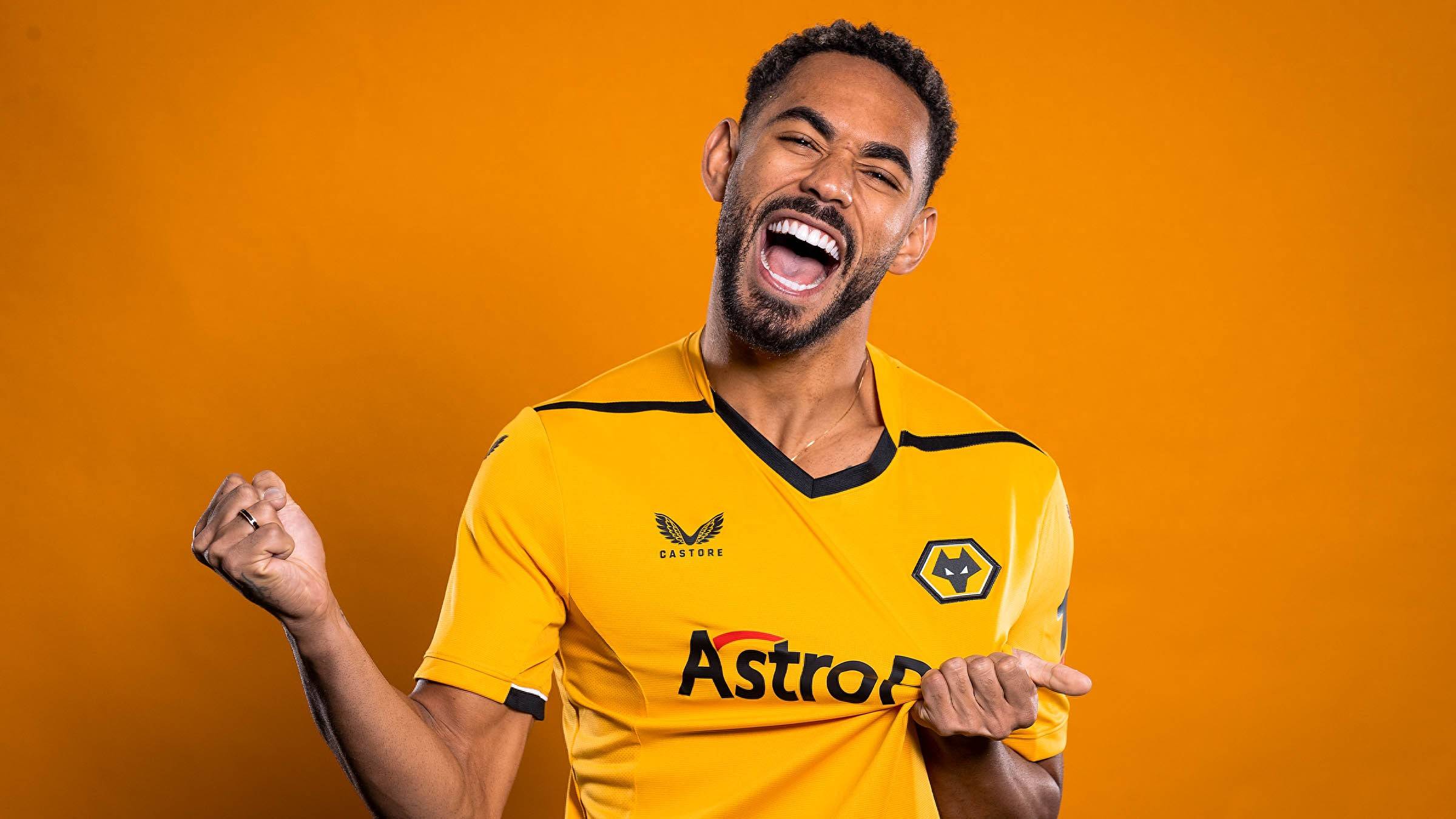 曼联门将多次救险，当选全场最佳球员，得到软件全部文件.